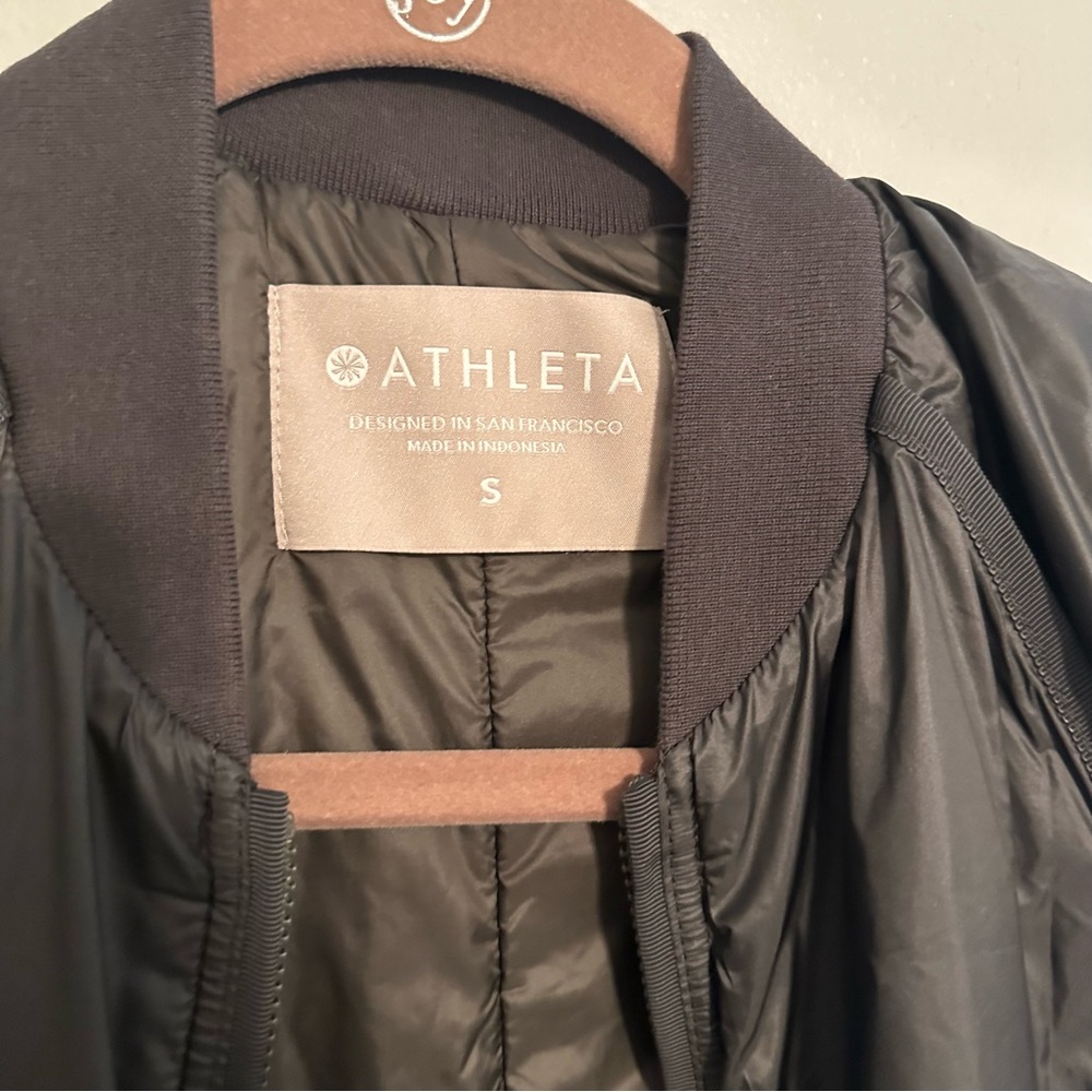 Athleta Summit Primaloft Shell - Picture 3 of 9
